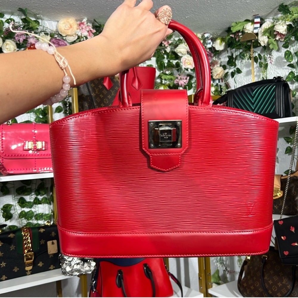 Authentic LV Louis Vuitton Carmine Red Epi Leather Mirabeau PM Handbag Purse EUC